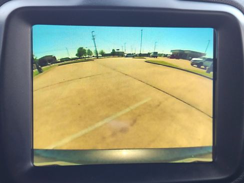 Used 2021 Jeep Renegade Latitude FWD image 18
