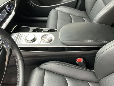 Used 2025 Genesis GV70 2.5T image 14