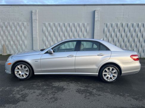 Used 2012 Mercedes-Benz E 350 Sedan image 4