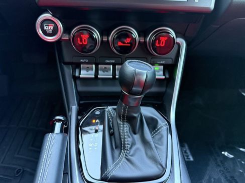 Used 2022 Toyota GR86 w/ ALL Weather Mat Package (TMS) RWD image 17