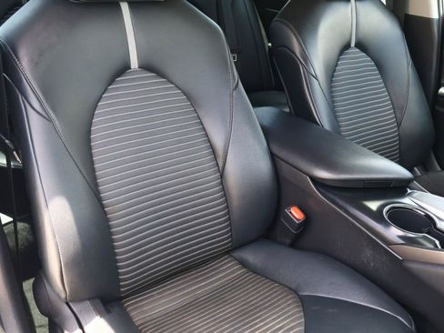 Used 2020 Toyota Camry SE FWD image 16