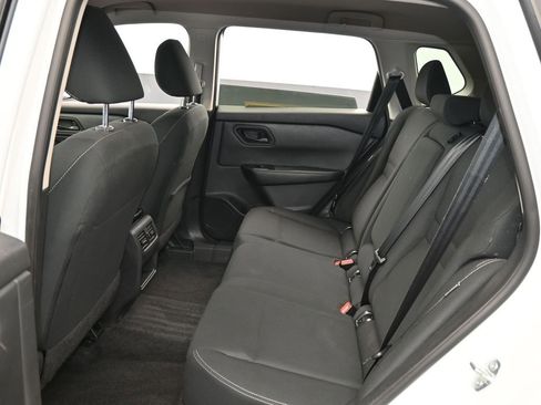 Used 2024 Nissan Rogue S image 27