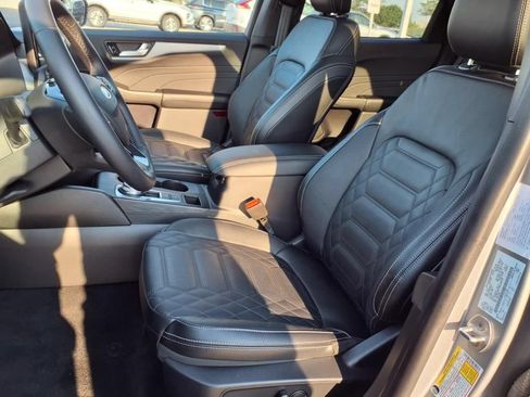Used 2024 Ford Escape SE w/ PHEV Premium Package FWD image 6