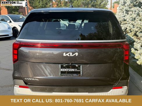 Used 2025 Kia Carnival FWD image 7