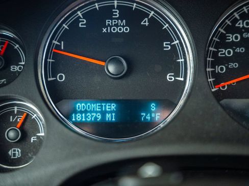 Used 2011 Chevrolet Suburban LTZ AWD/4WD image 39