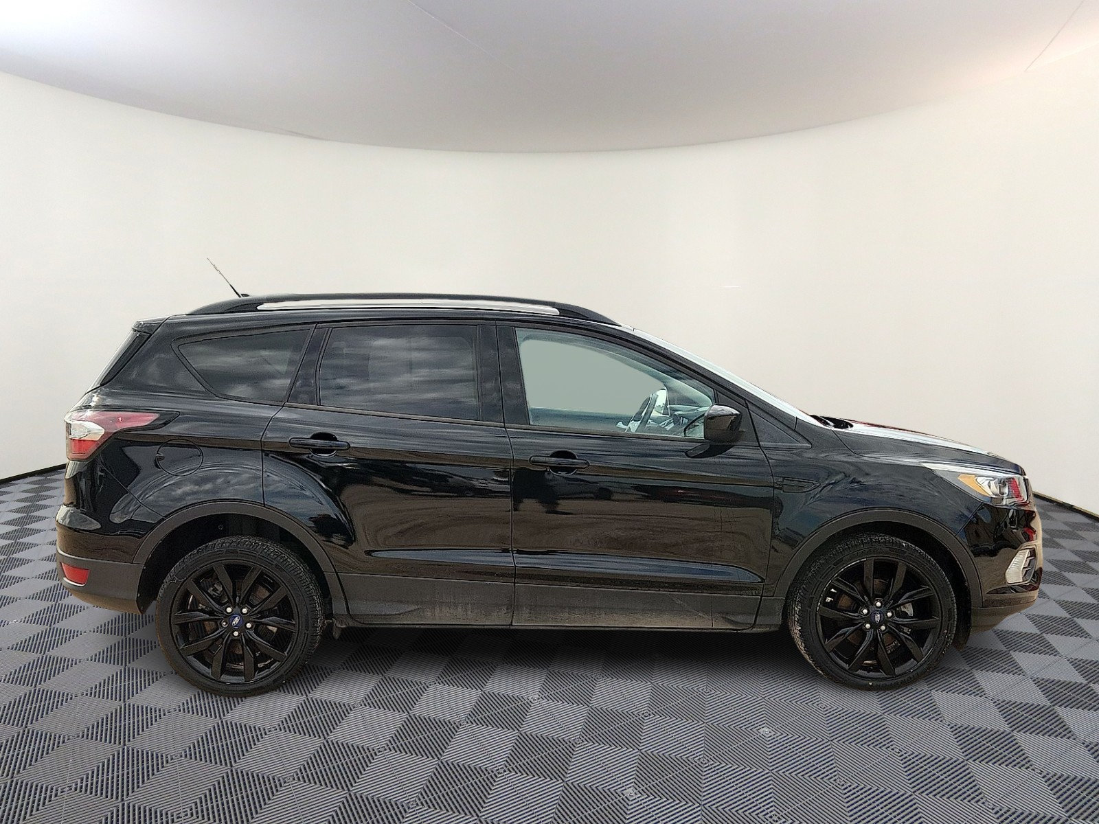 Used 2018 Ford Escape SE w/ SE Sport Appearance Package FWD image 5