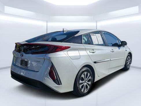 Used 2021 Toyota Prius Prime Limited image 5