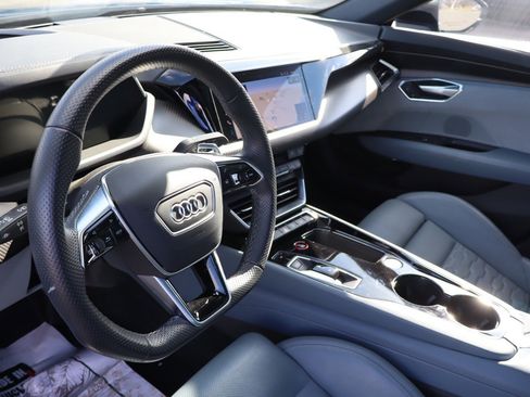 Used 2023 Audi e-tron GT Prestige image 10