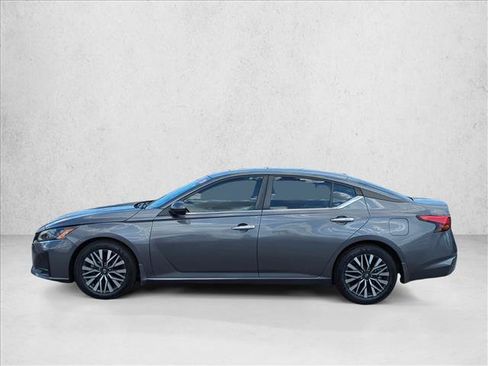 Used 2024 Nissan Altima 2.5 SV w/ SV Premium Package FWD image 4
