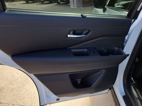 New 2026 Nissan Pathfinder Platinum image 13