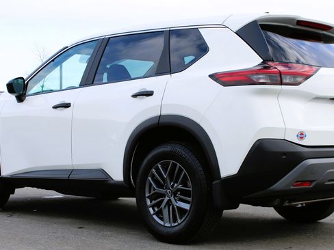 Used 2023 Nissan Rogue S AWD/4WD image 6