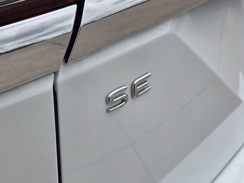 Used 2025 Volkswagen Atlas SE FWD image 16
