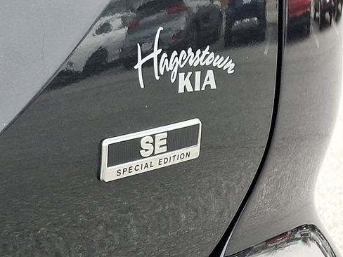 Used 2023 Mitsubishi Outlander SE image 29