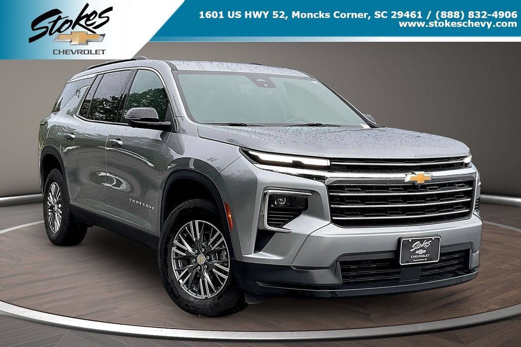 Used 2024 Chevrolet Traverse LT AWD/4WD image 1