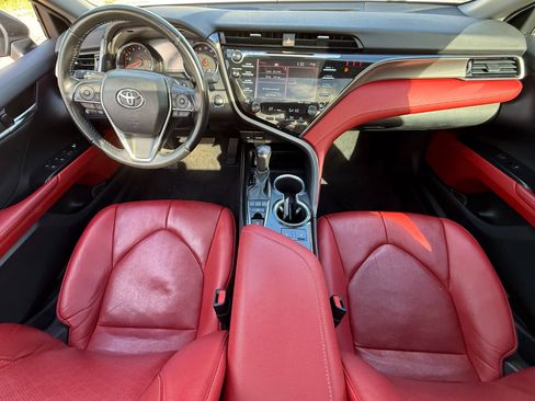 Used 2020 Toyota Camry XSE image 9