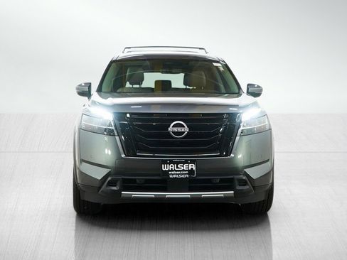 Used 2024 Nissan Pathfinder SL w/ Black Appearance Package AWD/4WD image 8