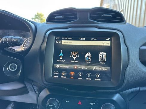 Used 2023 Jeep Renegade Latitude image 16