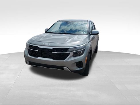 Used 2025 Kia Seltos LX image 2