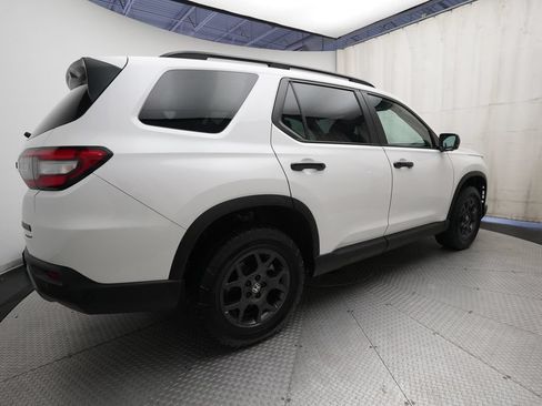 Certified 2025 Honda Pilot TrailSport image 36