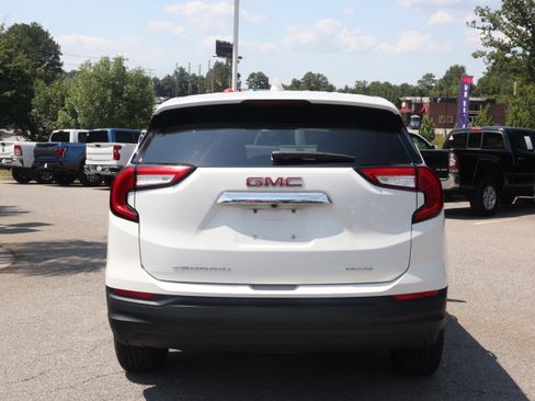 Used 2024 GMC Terrain SLE AWD/4WD image 3