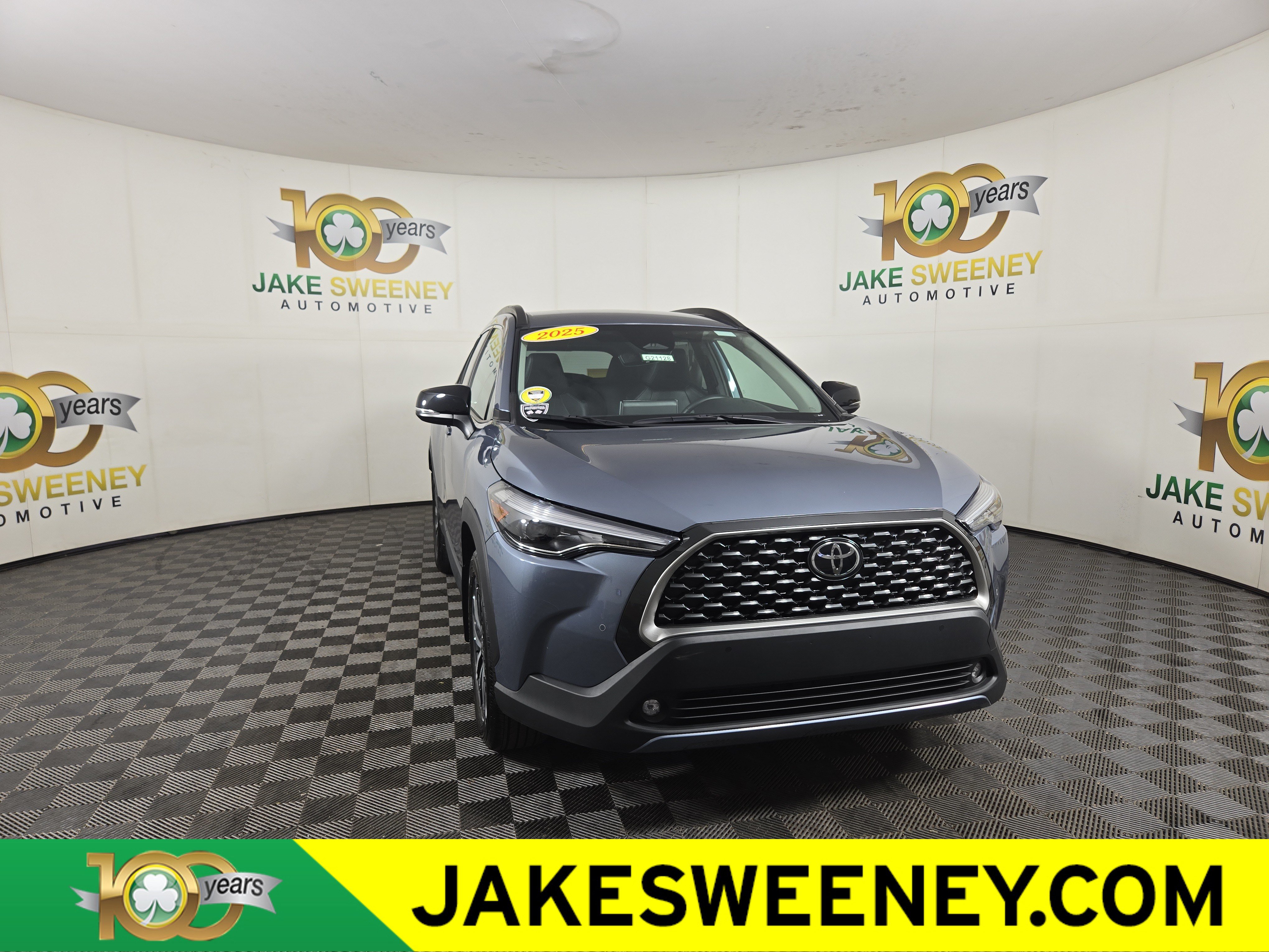 Used 2025 Toyota Corolla Cross XLE FWD image 1