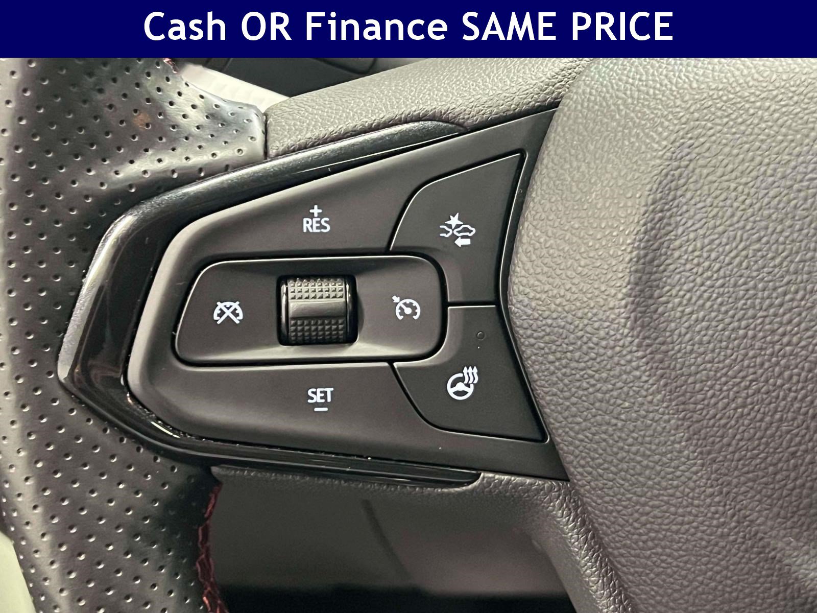 Used 2024 Chevrolet Trax RS w/ Sunroof Package FWD image 18