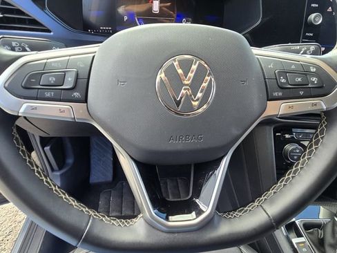 Certified 2024 Volkswagen Taos SE image 22