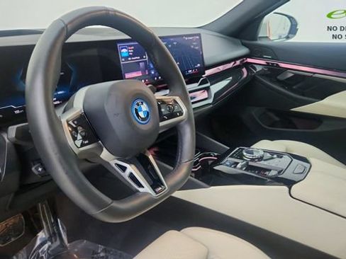 Used 2024 BMW i5 eDrive40i w/ Executive Package RWD image 22