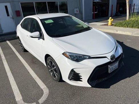 Used 2018 Toyota Corolla SE w/ Carpet Mat Package (TMS) FWD image 2