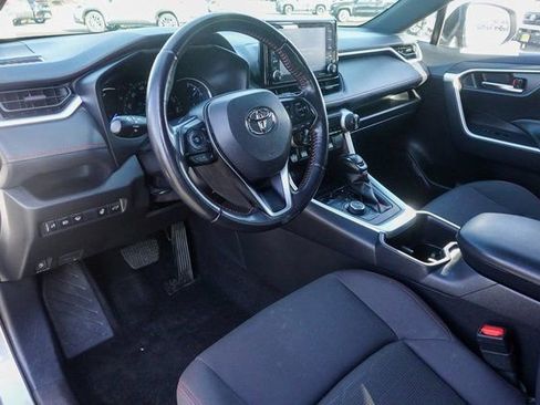Used 2022 Toyota RAV4 SE image 12