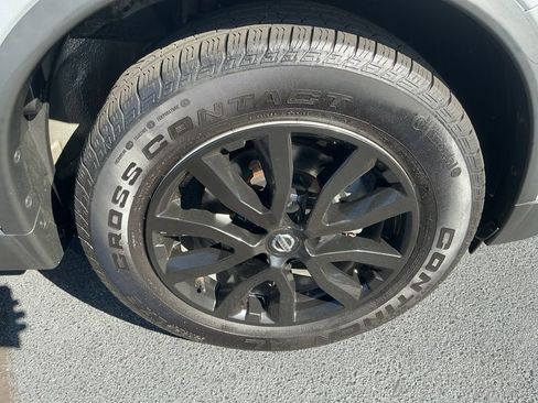 Used 2019 Nissan Rogue SV image 23