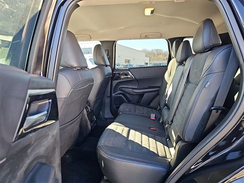 Used 2024 Mitsubishi Outlander SE image 11