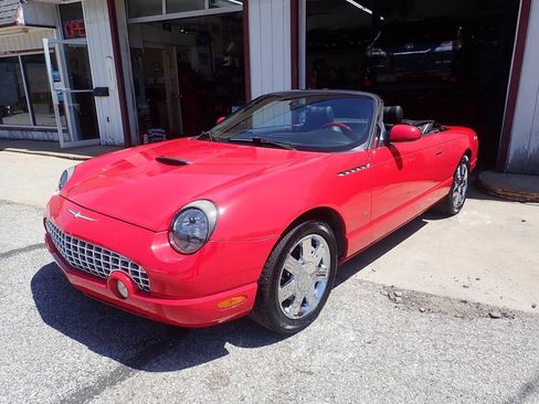 Used 2003 Ford Thunderbird RWD image 2