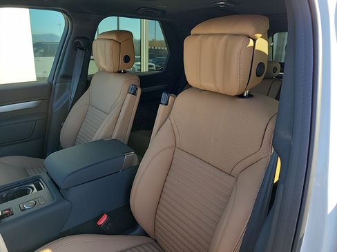 Certified 2025 Land Rover Discovery Dynamic SE AWD/4WD image 24