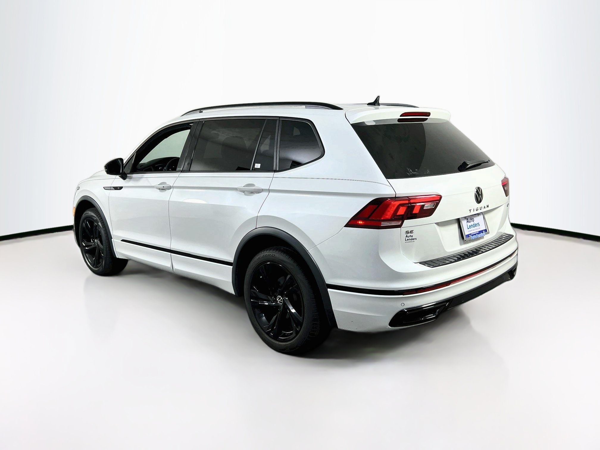 Used 2024 Volkswagen Tiguan SE R-Line AWD/4WD image 7
