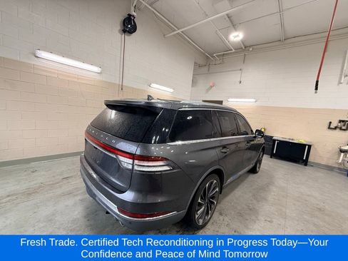 Used 2020 Lincoln Aviator Reserve w/ Equipment Group 202A image 4