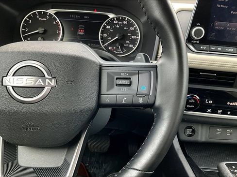 Used 2025 Nissan Rogue SV AWD/4WD image 14