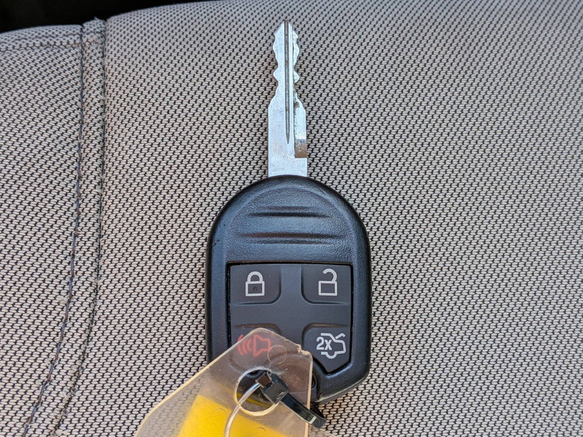 Used 2015 Ford Taurus SE FWD image 28