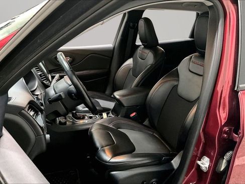 Used 2019 Jeep Cherokee Trailhawk w/ Comfort & Convenience Group image 21