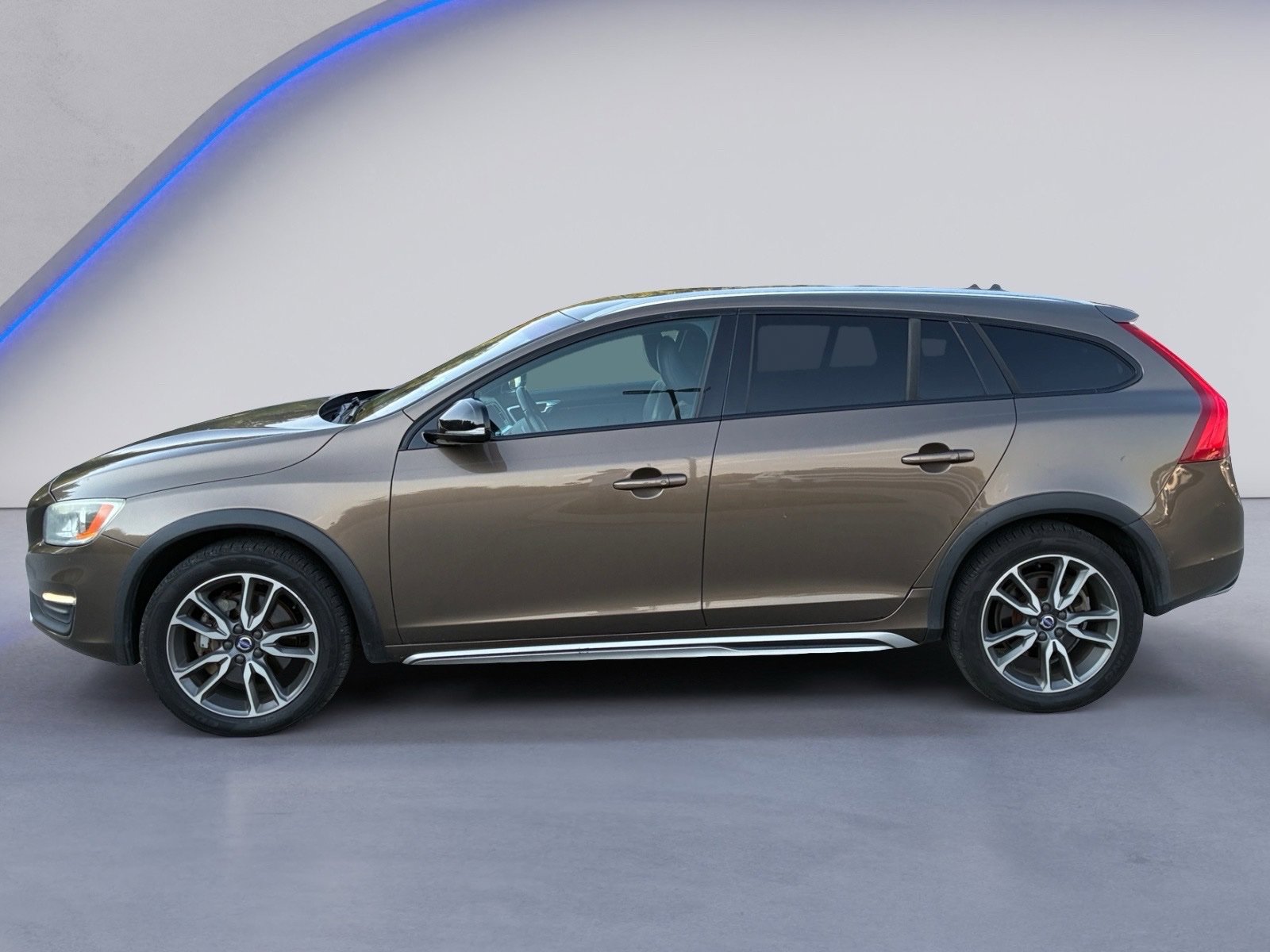 Used 2017 Volvo V60 T5 Cross Country w/ Convenience Package AWD/4WD image 3