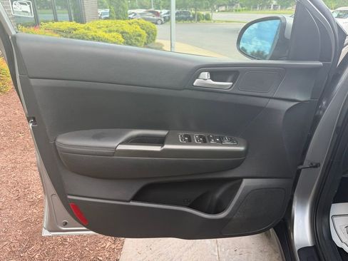 Used 2022 Kia Sportage LX FWD image 17