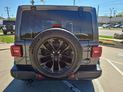 Certified 2025 Jeep Wrangler Unlimited Sahara w/ Safety Group AWD/4WD image 9