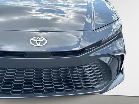 Used 2026 Toyota Camry SE FWD image 9