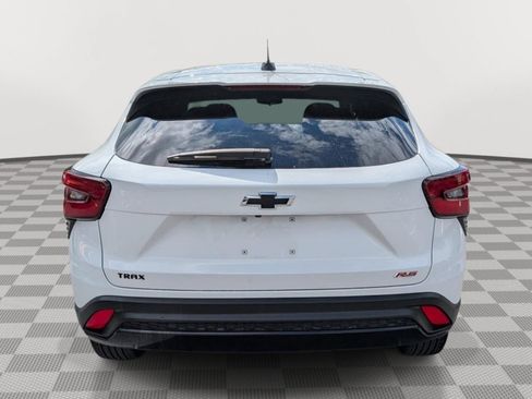 Used 2025 Chevrolet Trax RS w/ Sunroof Package FWD image 4