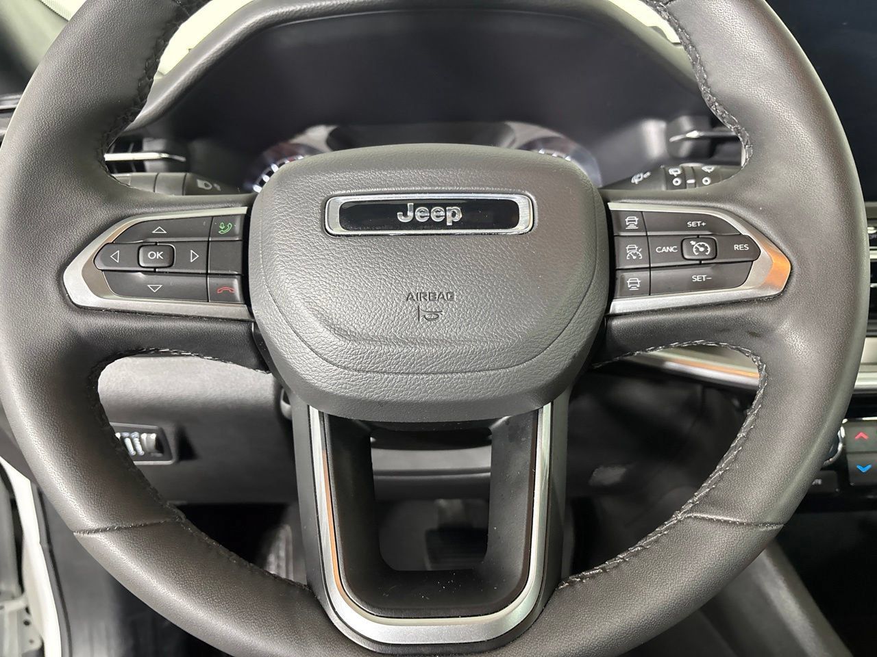 Used 2025 Jeep Compass Limited AWD/4WD image 16