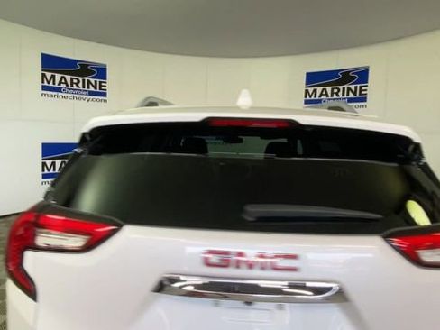 Certified 2024 GMC Terrain SLT w/ Infotainment Package II image 9