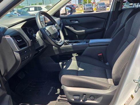Used 2025 Nissan Rogue SV FWD image 5