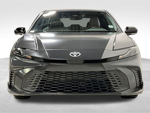 Used 2025 Toyota Camry SE image 2