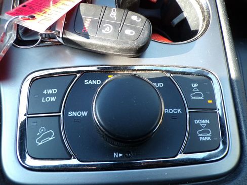 Used 2020 Jeep Grand Cherokee High Altitude AWD/4WD image 28