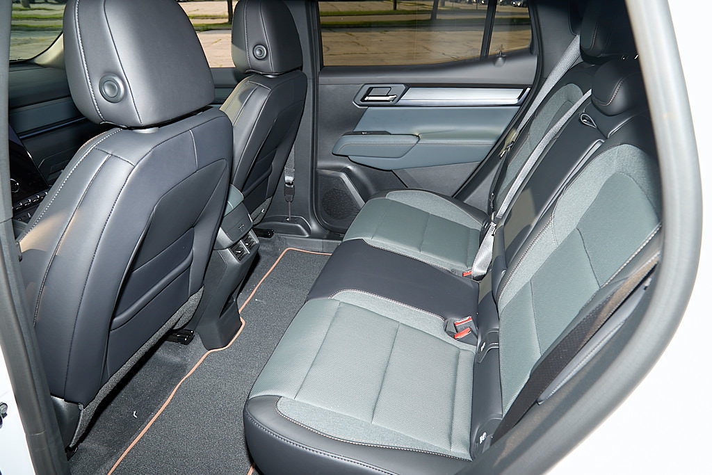 New 2027 GMC Terrain AT4 w/ Technology Package II AWD/4WD image 32